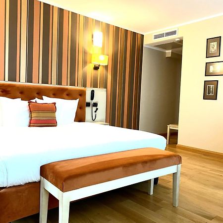 Hotel Paradis Cluj-Napoca Extérieur photo