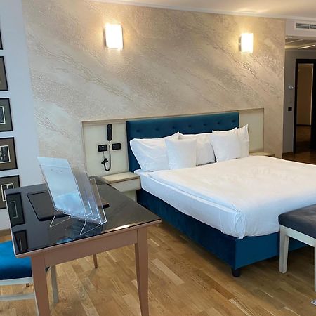 Hotel Paradis Cluj-Napoca Extérieur photo