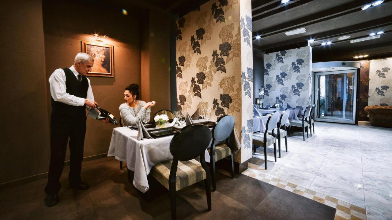 Hotel Paradis Cluj-Napoca Extérieur photo
