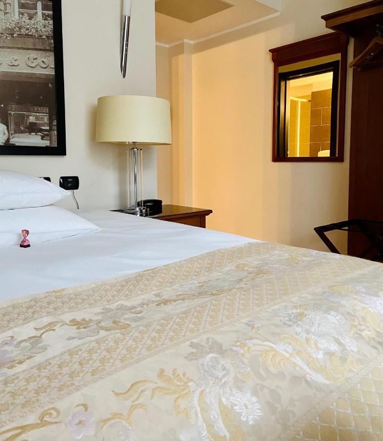 Hotel Paradis Cluj-Napoca Extérieur photo