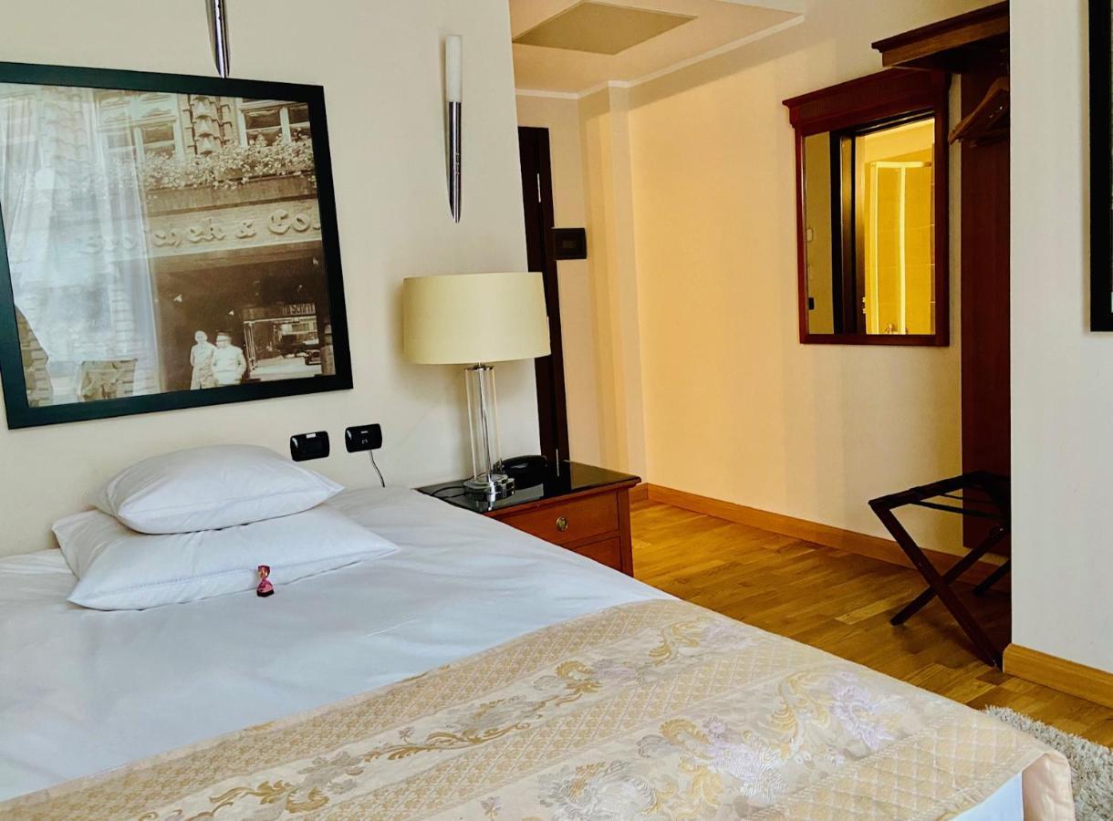 Hotel Paradis Cluj-Napoca Extérieur photo