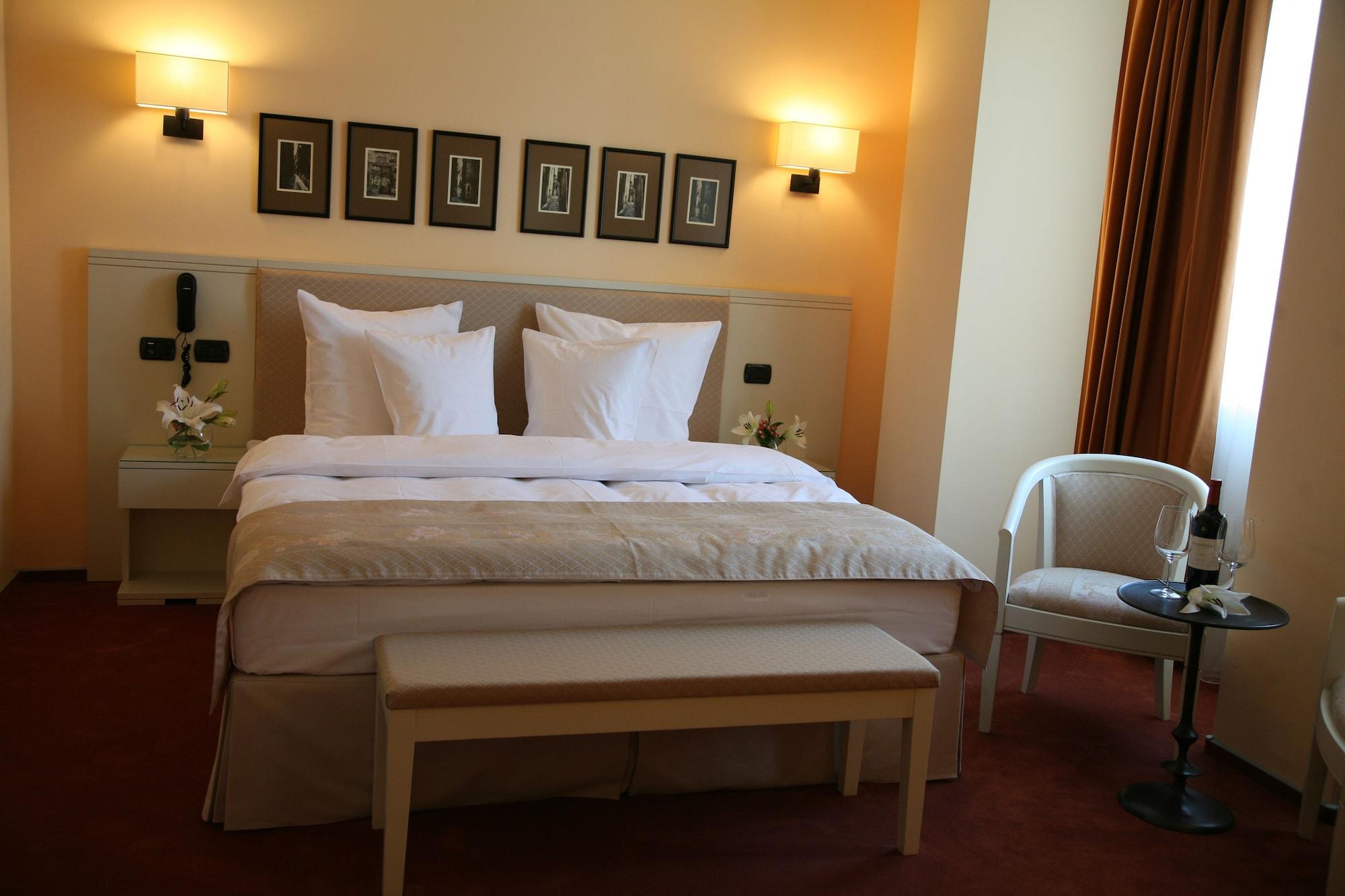 Hotel Paradis Cluj-Napoca Extérieur photo