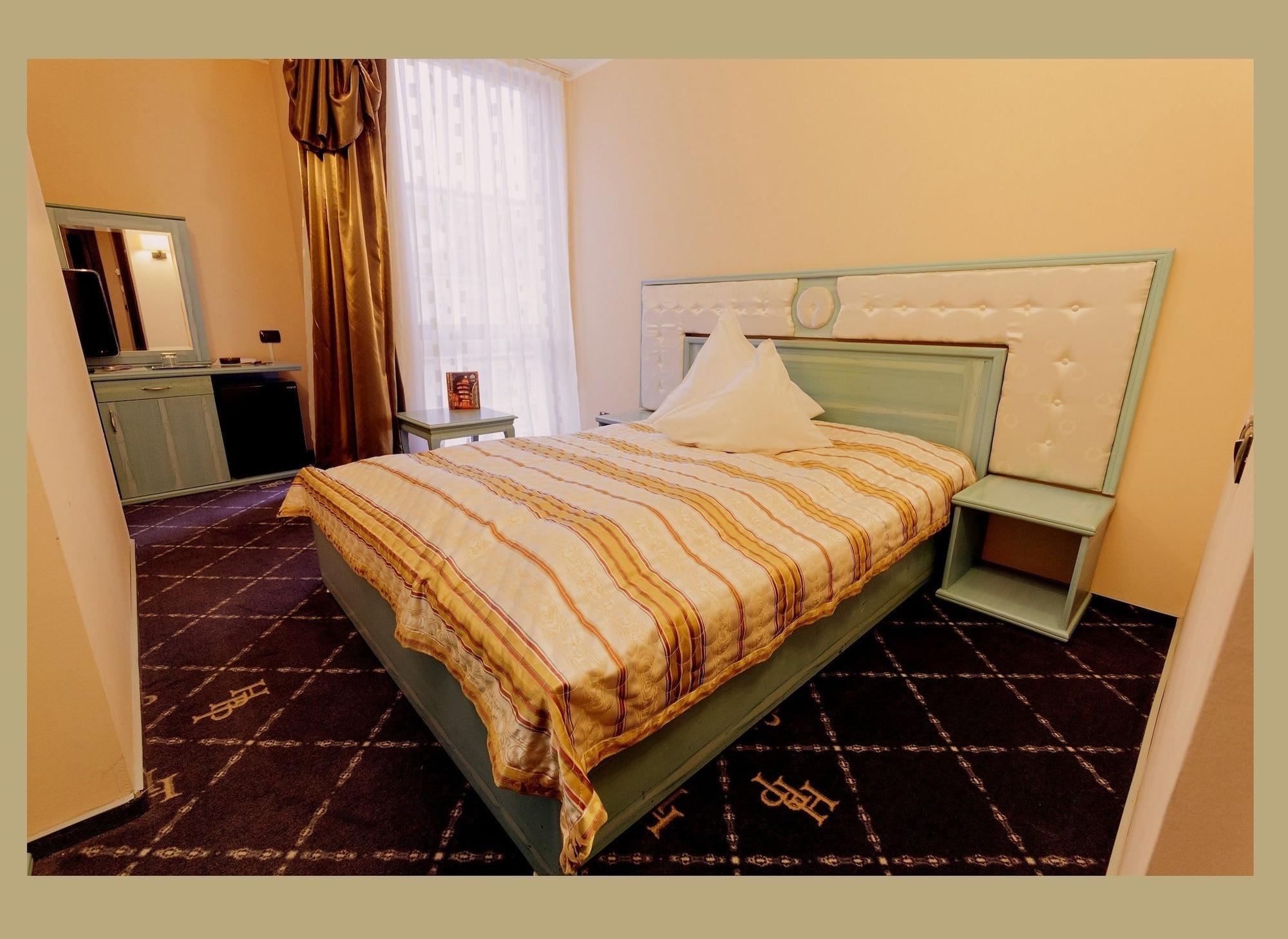Hotel Paradis Cluj-Napoca Extérieur photo