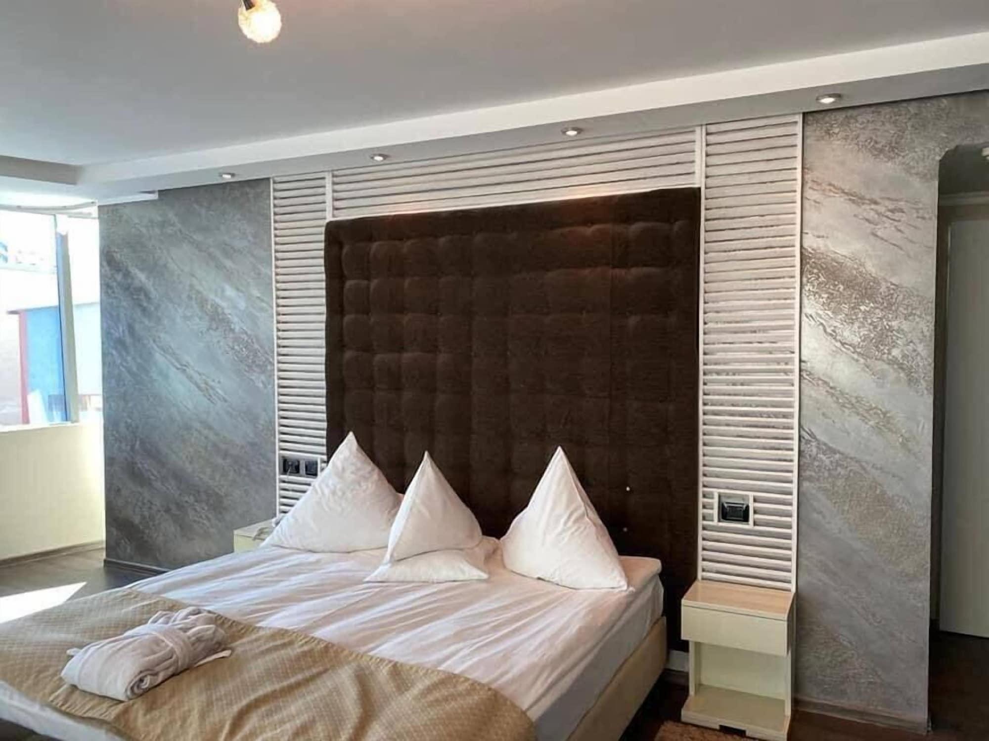 Hotel Paradis Cluj-Napoca Extérieur photo