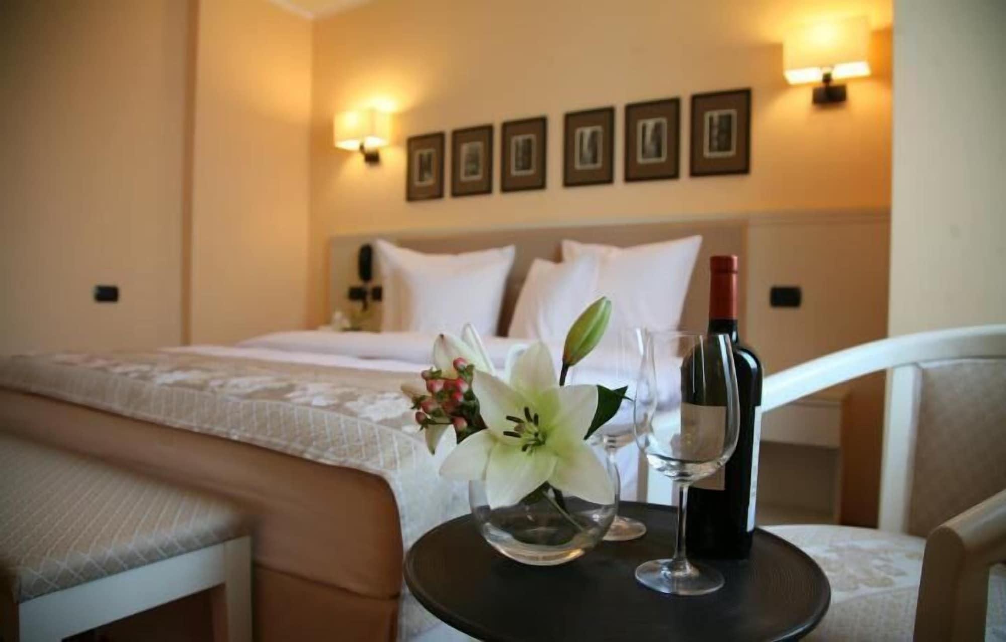 Hotel Paradis Cluj-Napoca Extérieur photo