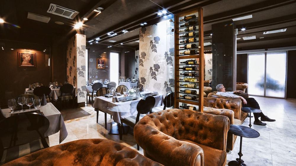 Hotel Paradis Cluj-Napoca Extérieur photo