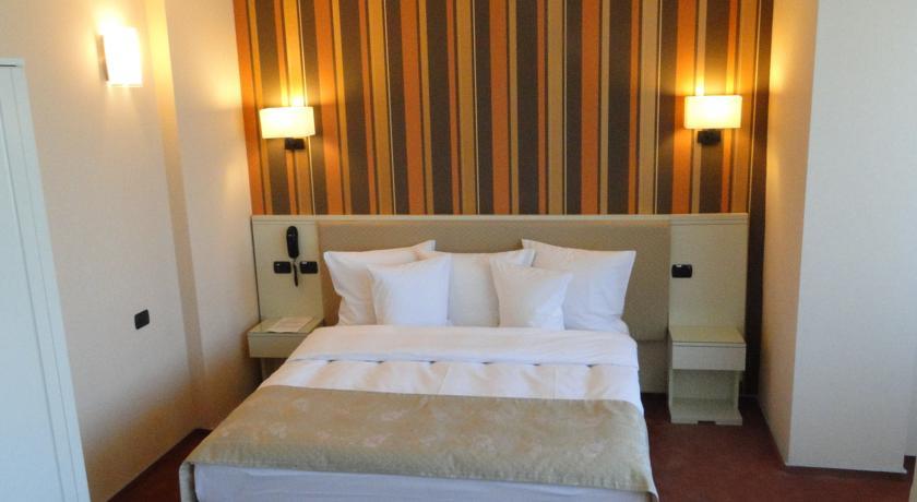 Hotel Paradis Cluj-Napoca Extérieur photo