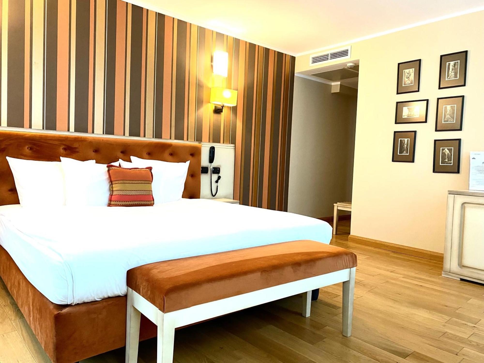 Hotel Paradis Cluj-Napoca Extérieur photo