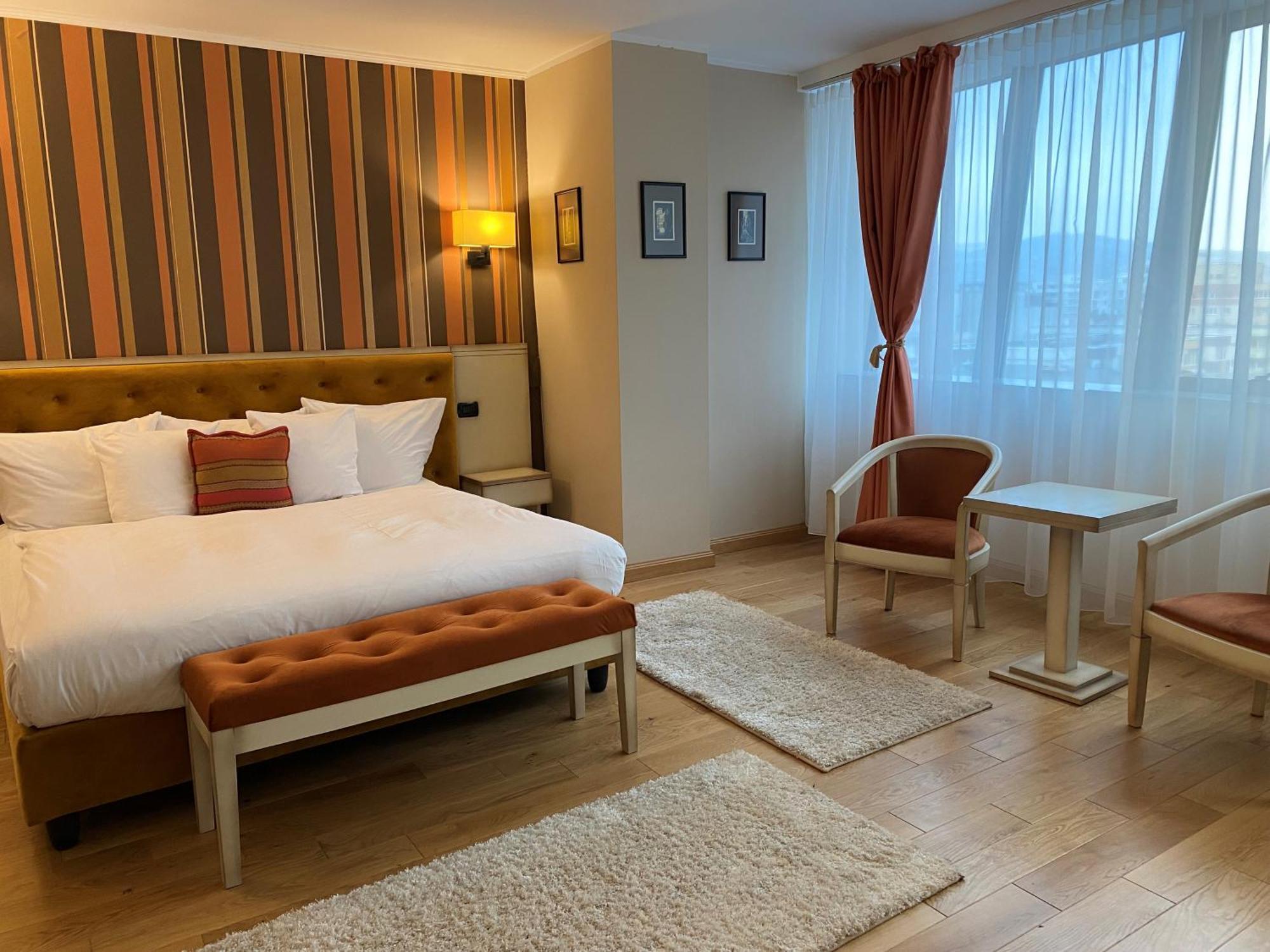 Hotel Paradis Cluj-Napoca Extérieur photo