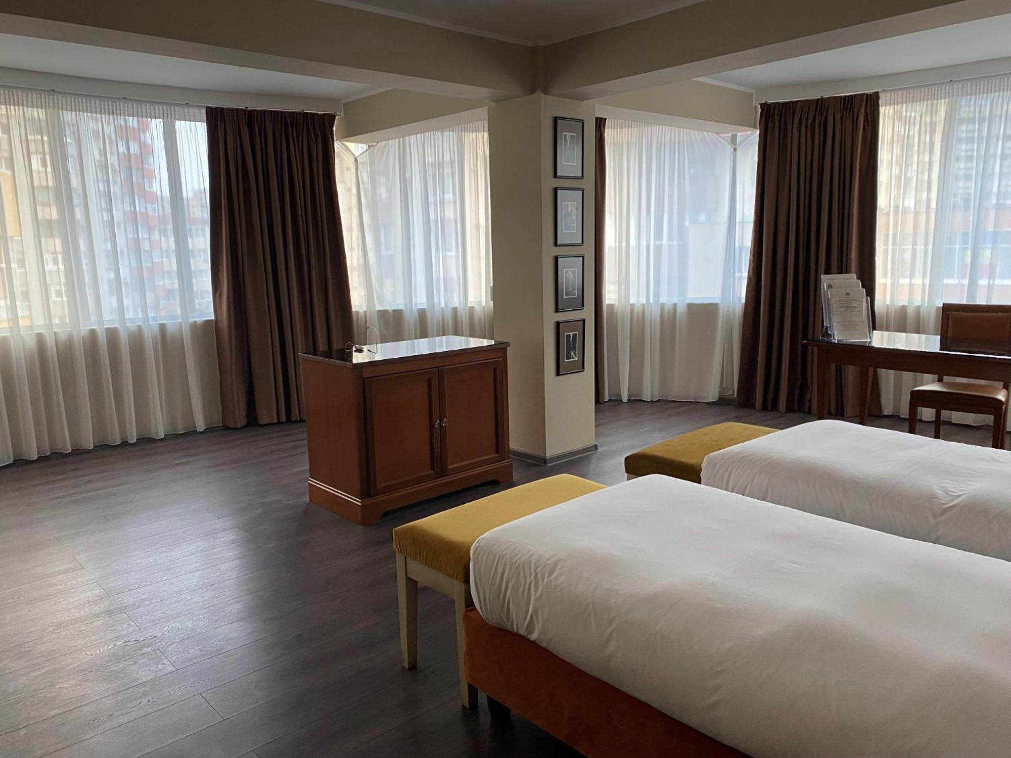 Hotel Paradis Cluj-Napoca Extérieur photo