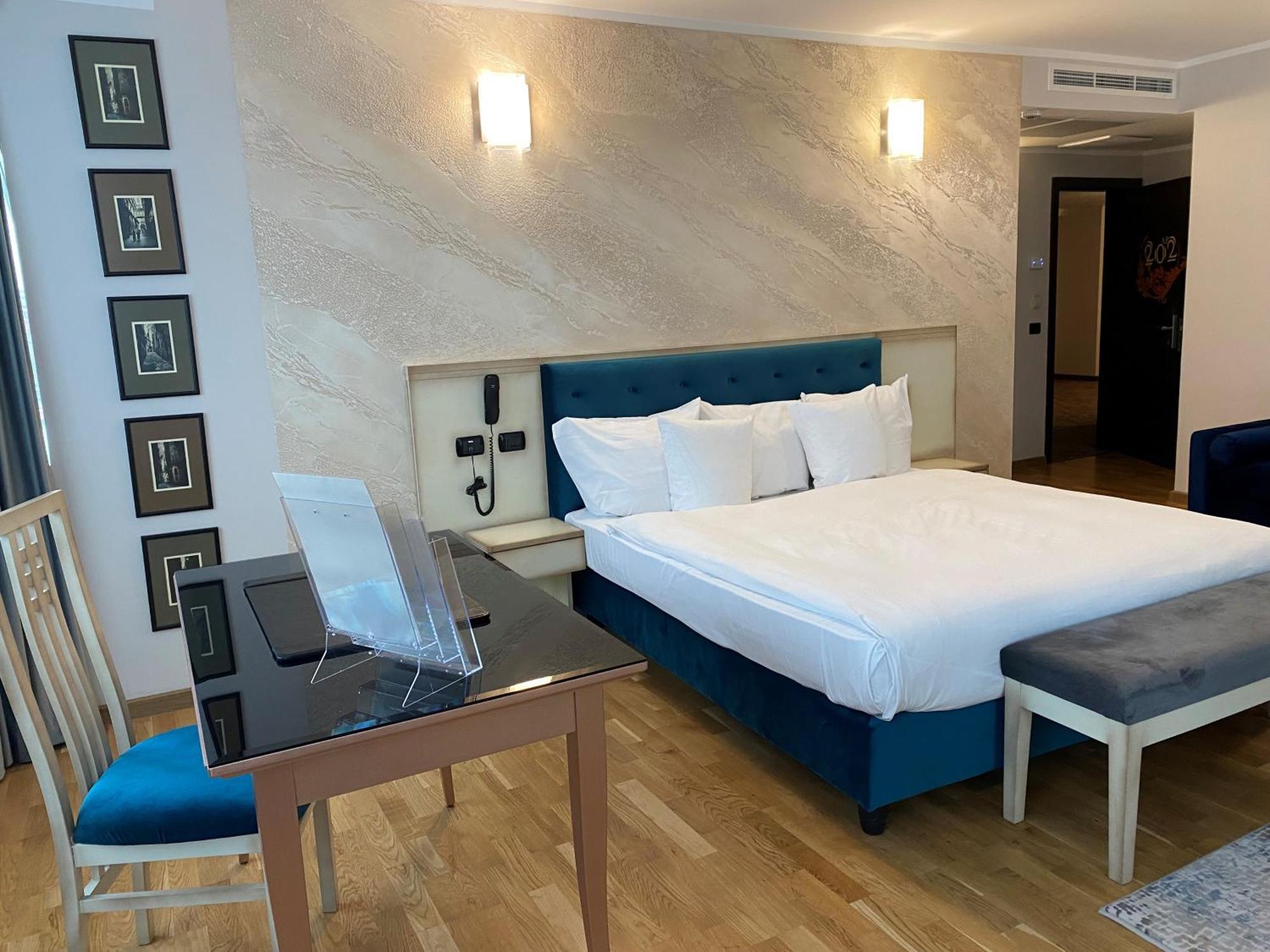 Hotel Paradis Cluj-Napoca Extérieur photo