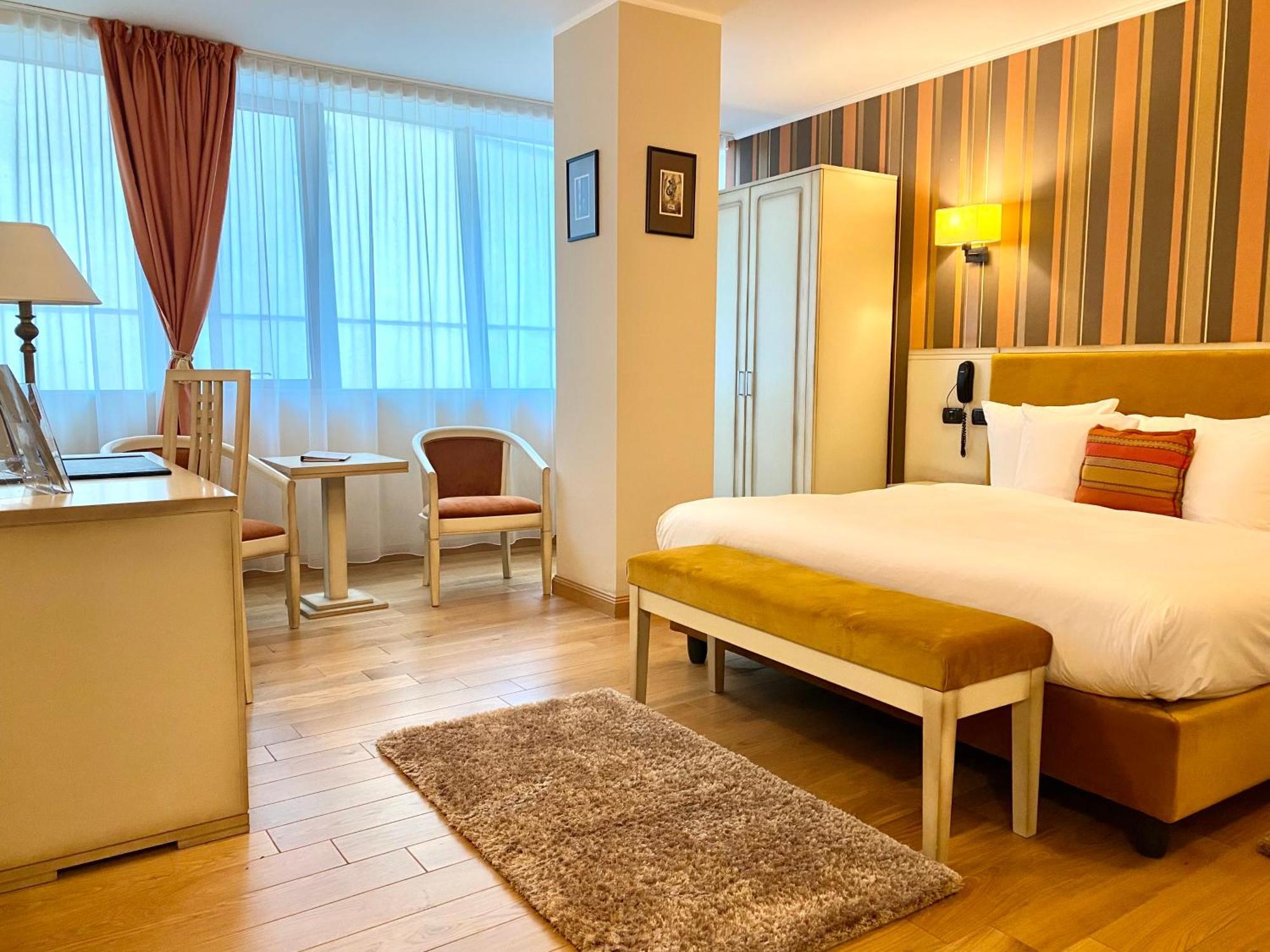 Hotel Paradis Cluj-Napoca Extérieur photo